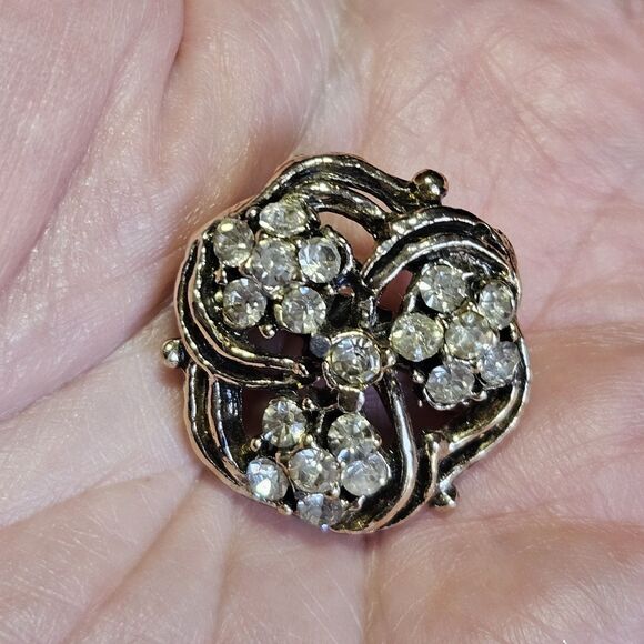 W.M.C.A. (White Metal Casters Association) vintage Gold white rhinestone brooch - Picture 1 of 9